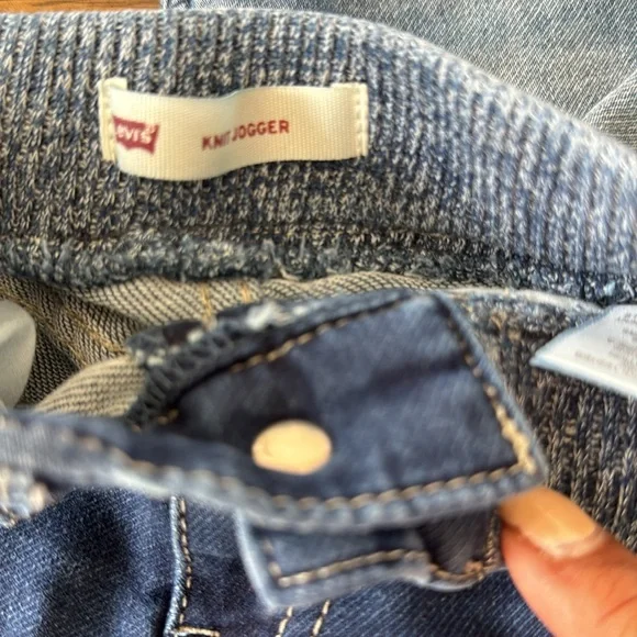 Great bundle of boys 2T Old Navy, Levi, & champion brand bottoms with 2 shirts - Picture 6 of 13